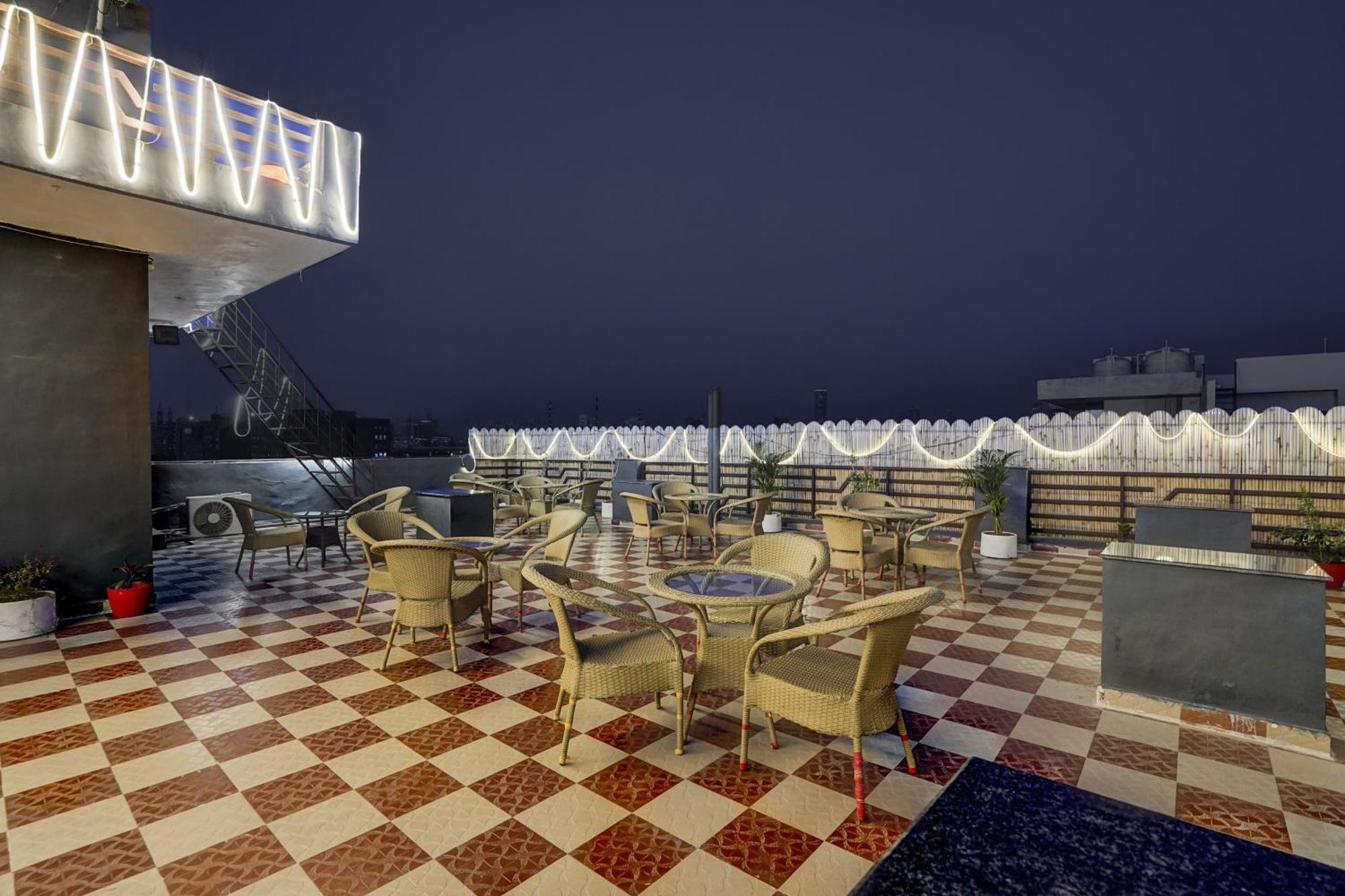 Townhouse Cloud Bay Hotell Gurgaon Exteriör bild