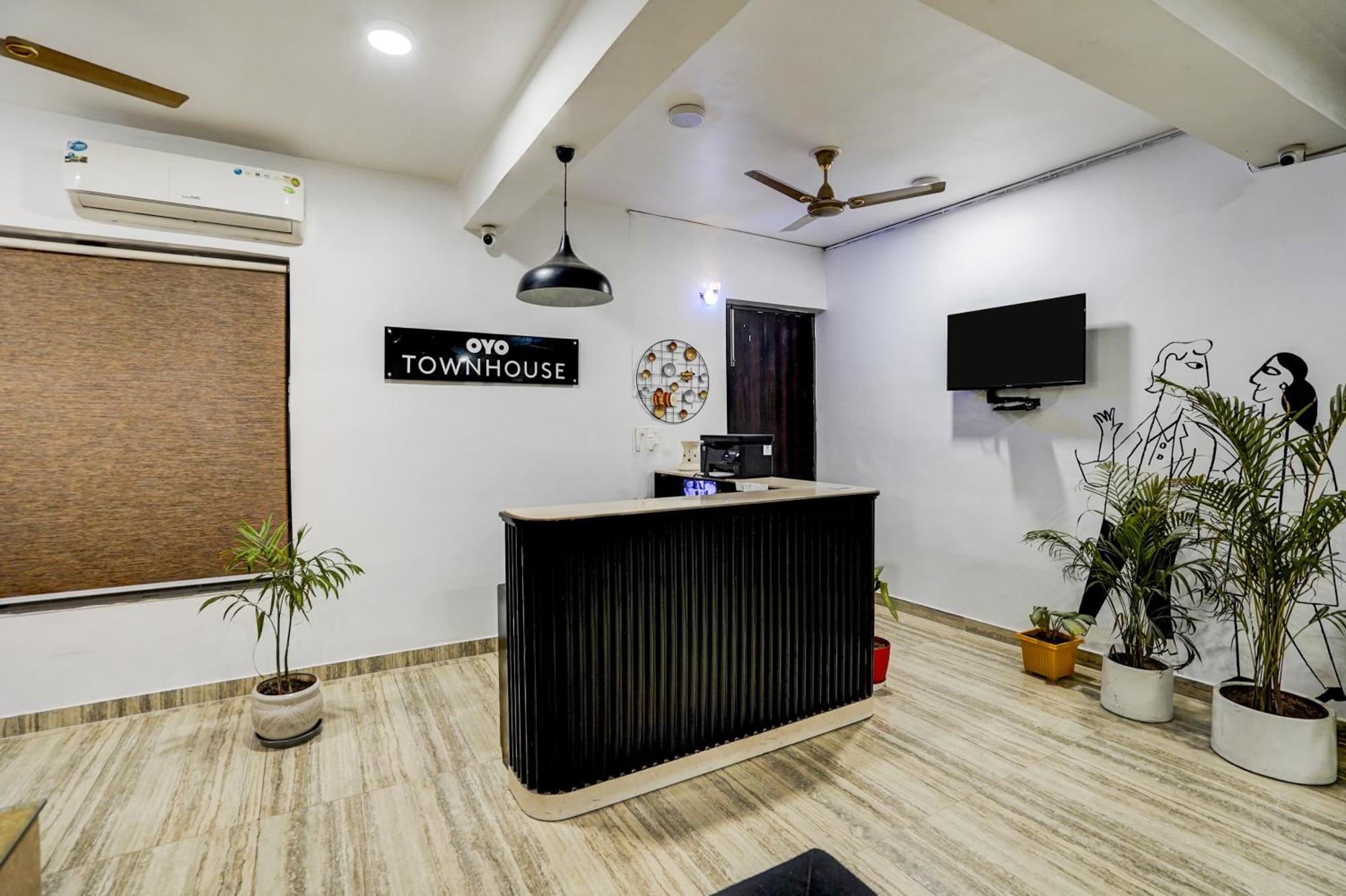 Townhouse Cloud Bay Hotell Gurgaon Exteriör bild