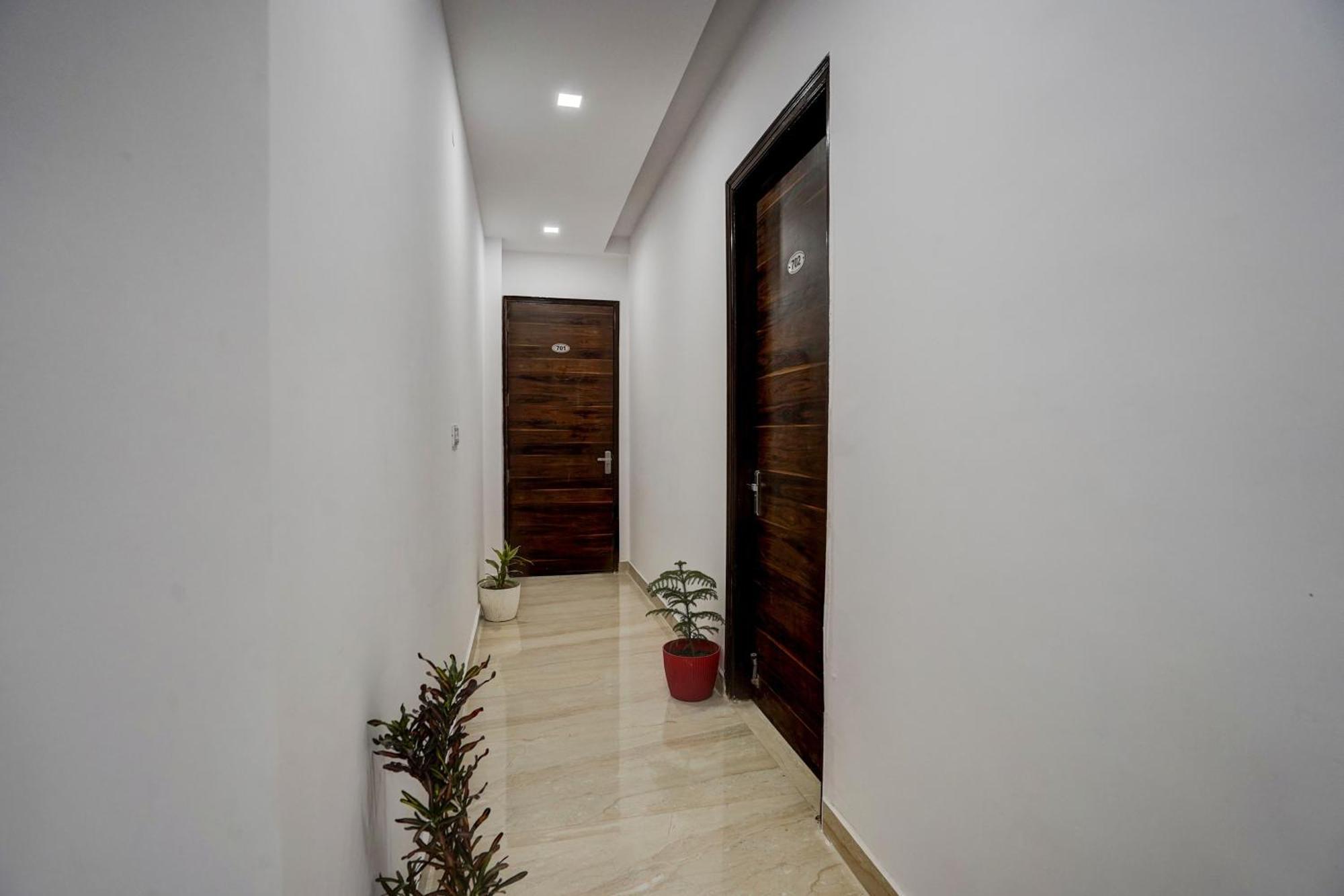 Townhouse Cloud Bay Hotell Gurgaon Exteriör bild