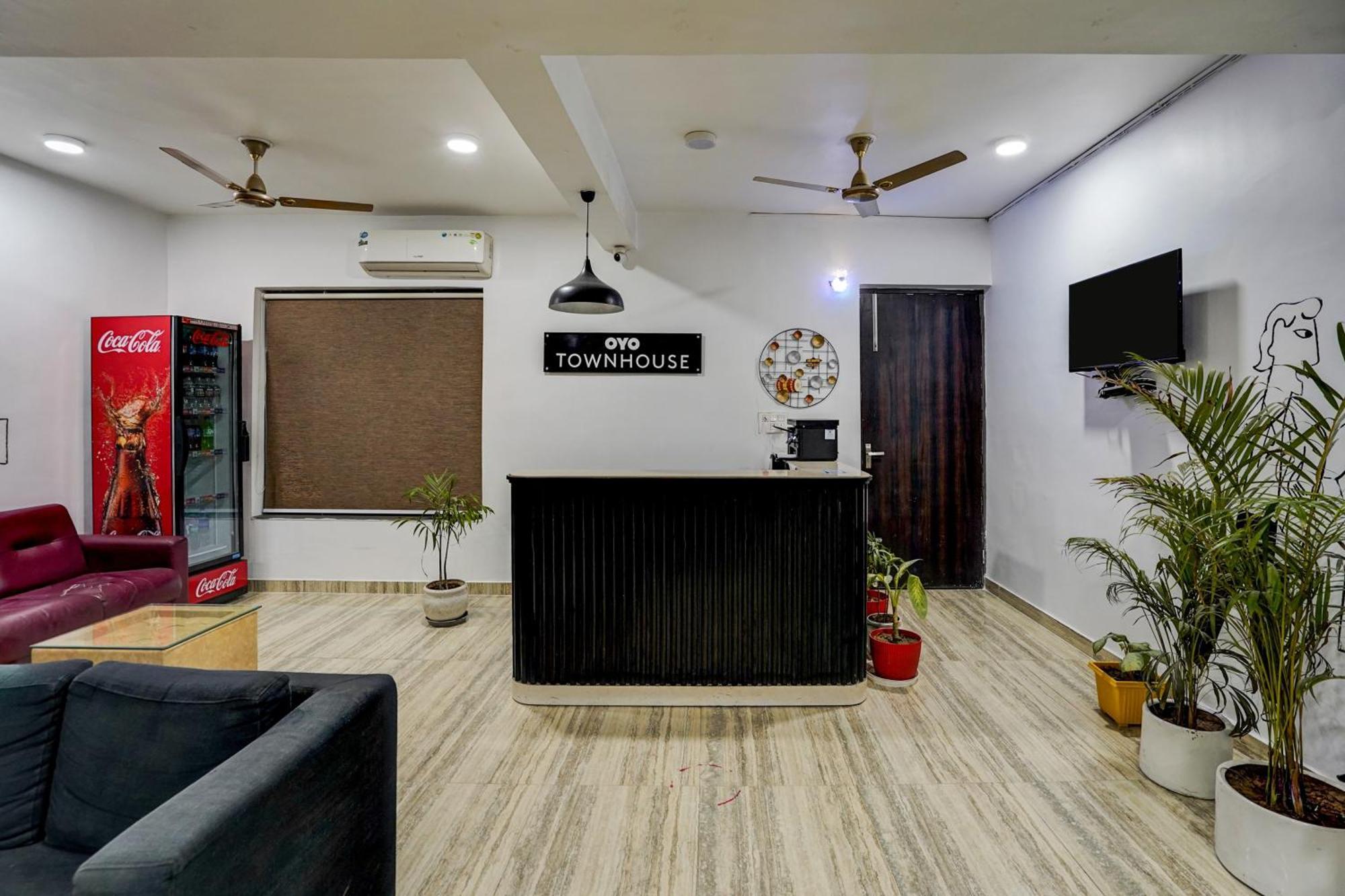 Townhouse Cloud Bay Hotell Gurgaon Exteriör bild