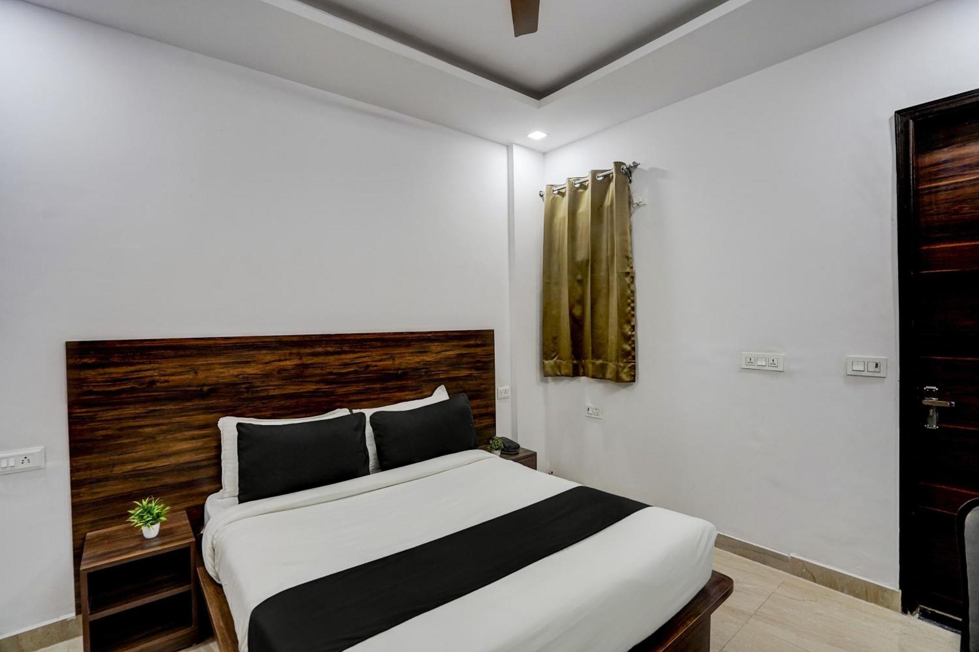 Townhouse Cloud Bay Hotell Gurgaon Exteriör bild