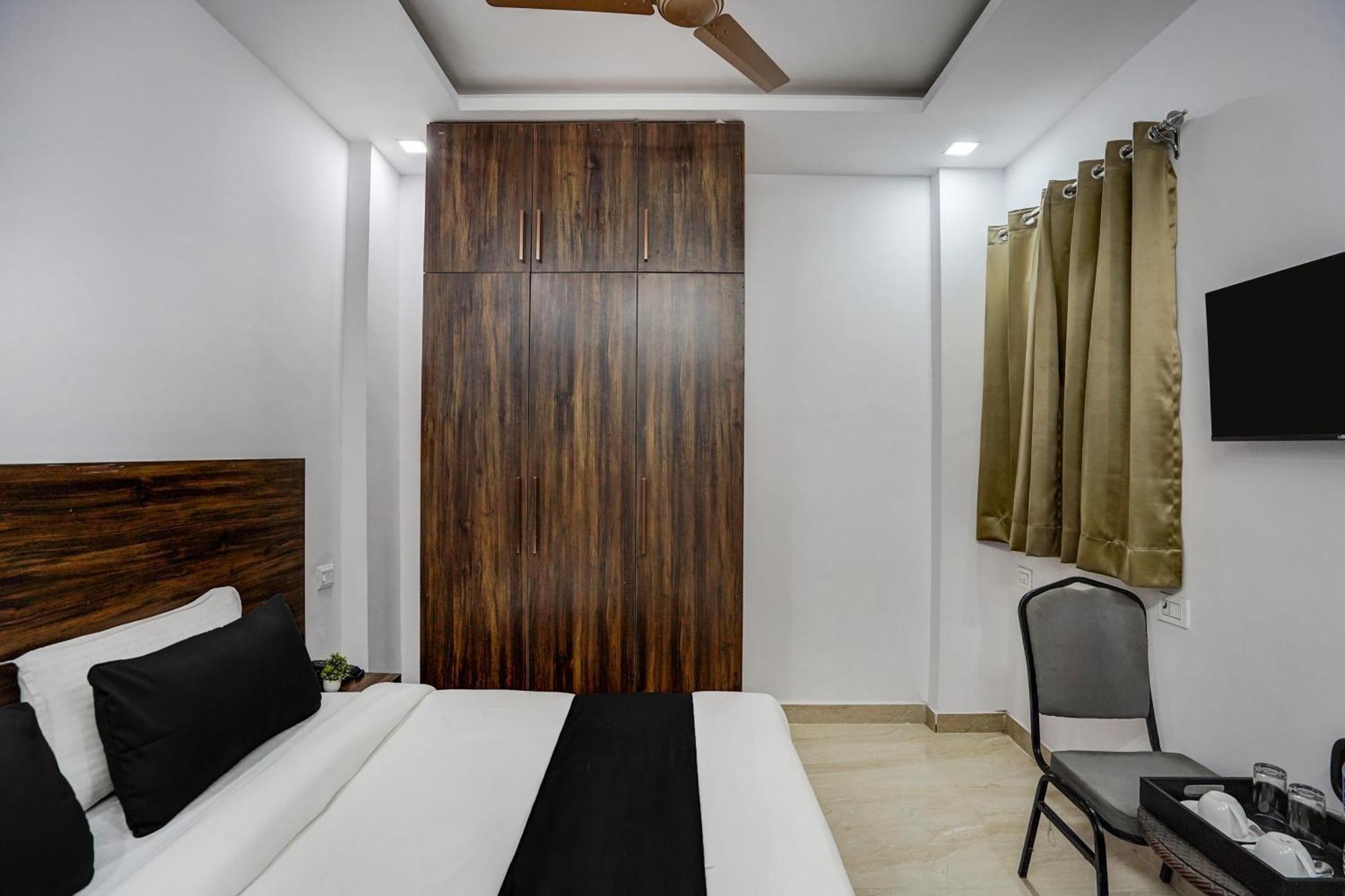 Townhouse Cloud Bay Hotell Gurgaon Exteriör bild
