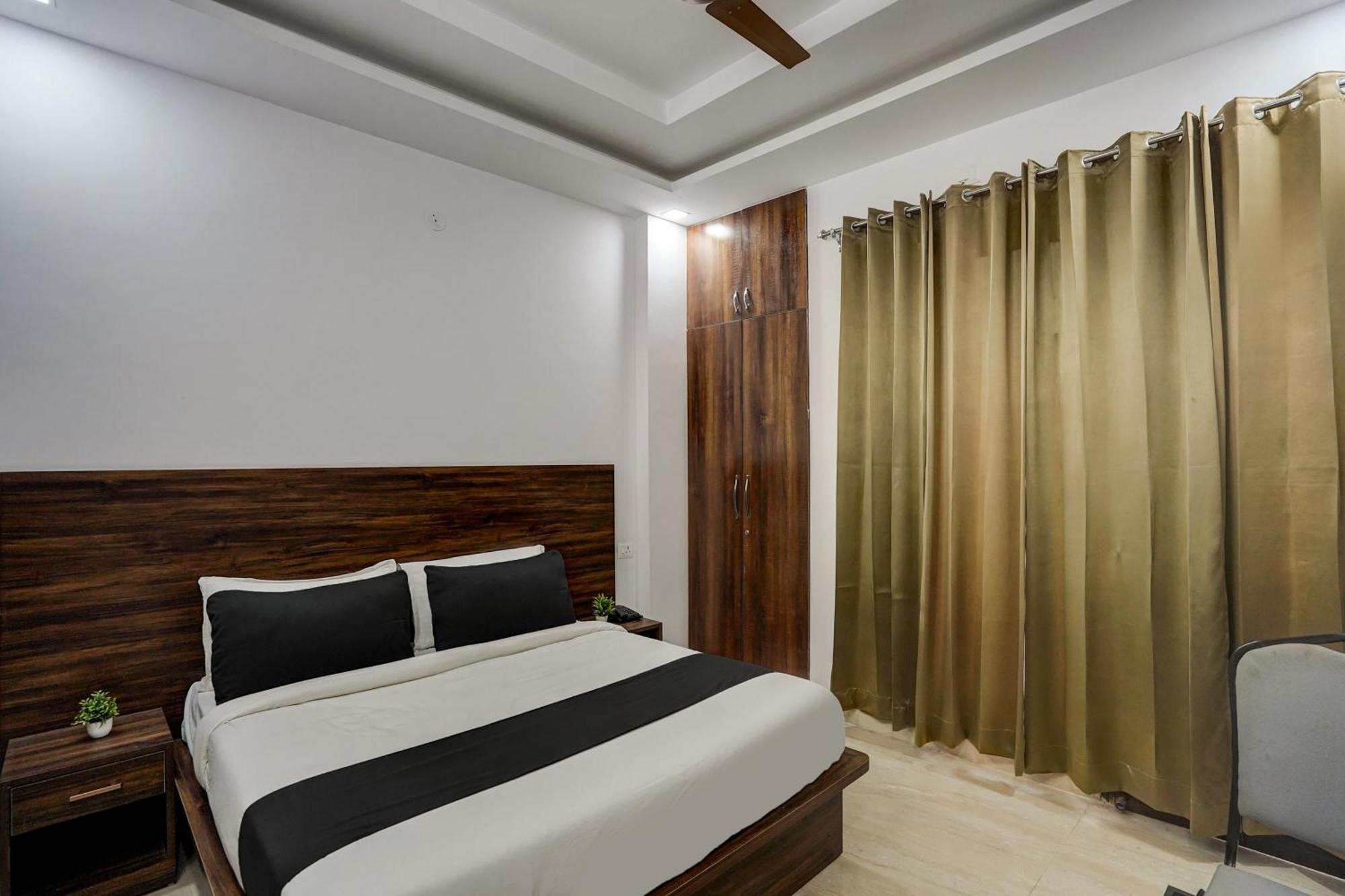 Townhouse Cloud Bay Hotell Gurgaon Exteriör bild