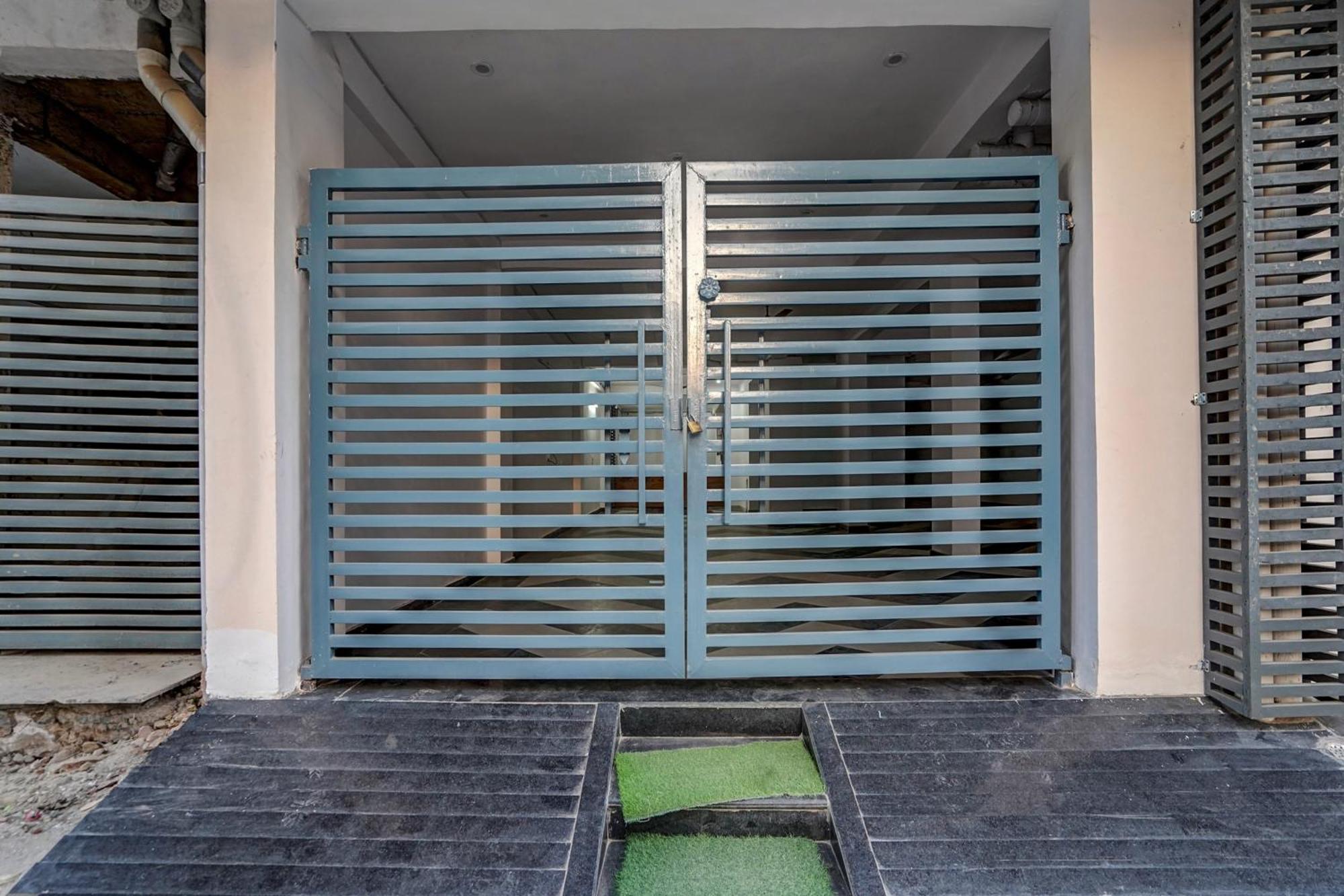 Townhouse Cloud Bay Hotell Gurgaon Exteriör bild