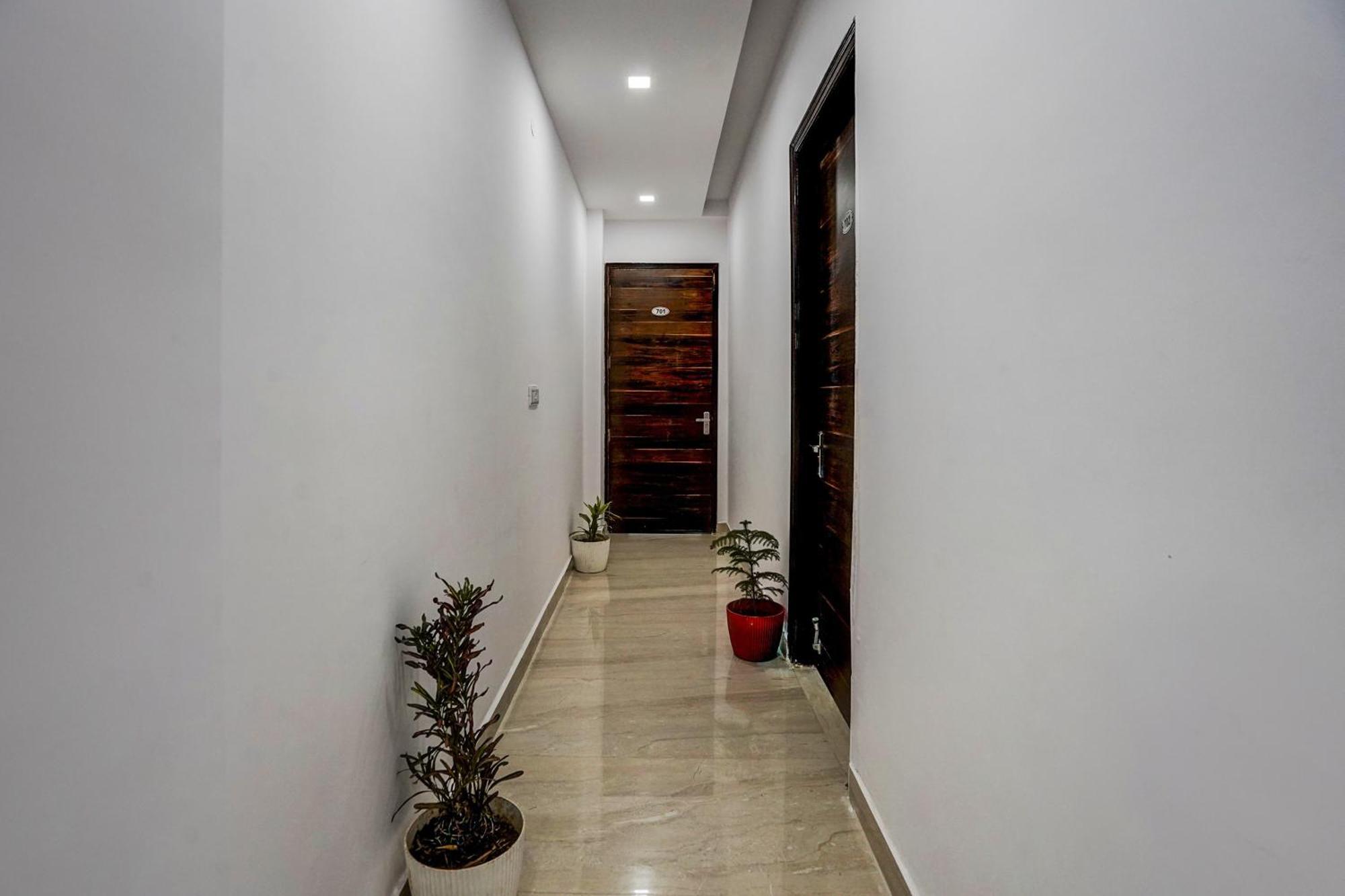 Townhouse Cloud Bay Hotell Gurgaon Exteriör bild
